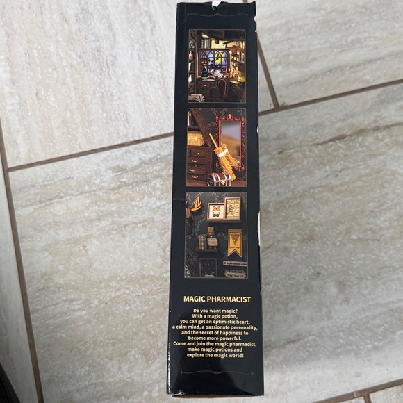 New Magic Pharmacist‎ DIY Book Nook Kit - Picture 5 of 12